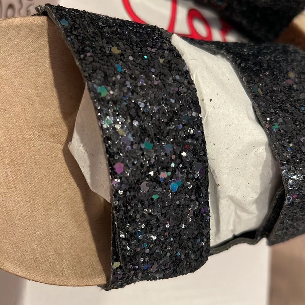 Sparkly Sandal 🩴 - Picture 2 of 5